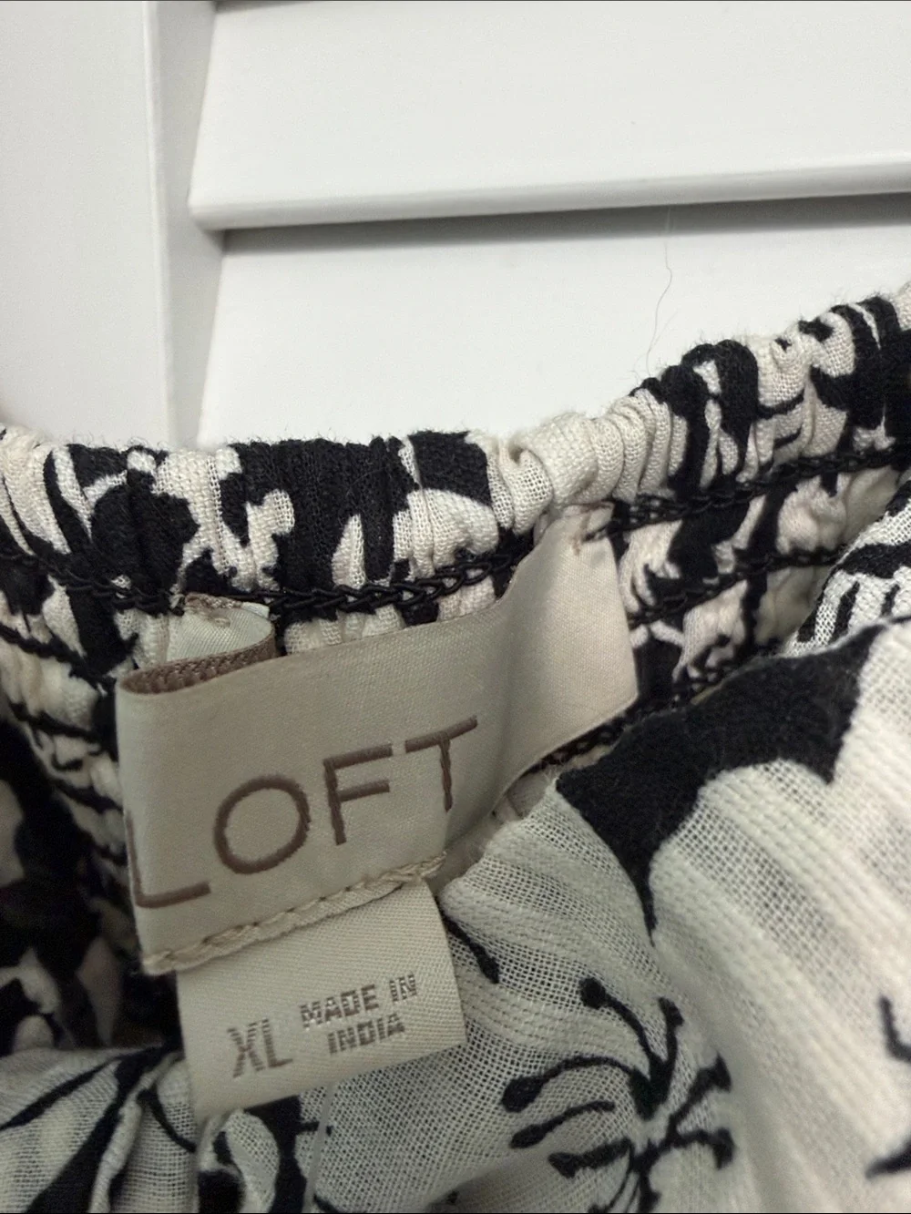 Loft Black & White Floral Scoop Neck Women's Top